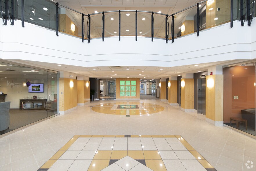 4705 Duke Dr, Mason, OH à louer - Hall d’entrée - Image 2 de 16