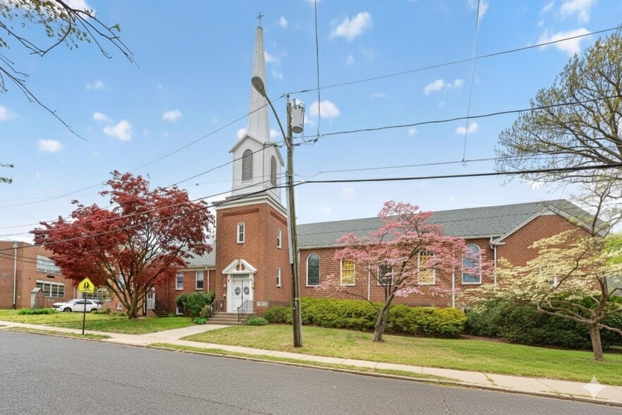1701 Sycamore St, Haddon Heights, NJ à vendre - Photo du bâtiment - Image 1 de 17