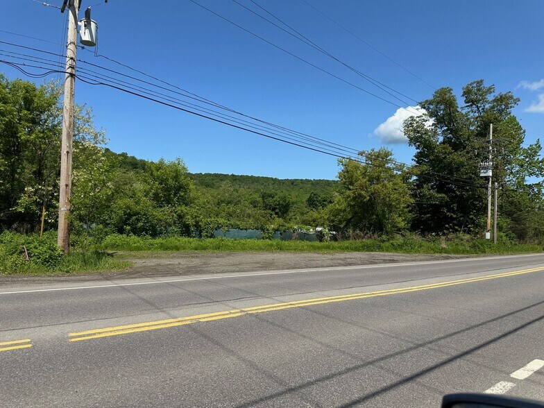 1357 Main St, New Milford, PA à louer - Photo du bâtiment - Image 2 de 4