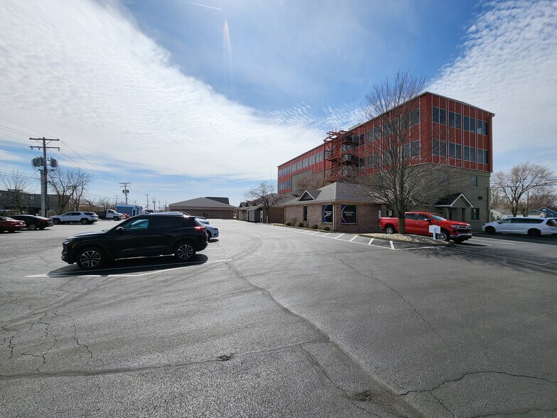 401 S Earl Ave, Lafayette, IN à louer - Photo du bâtiment - Image 2 de 21