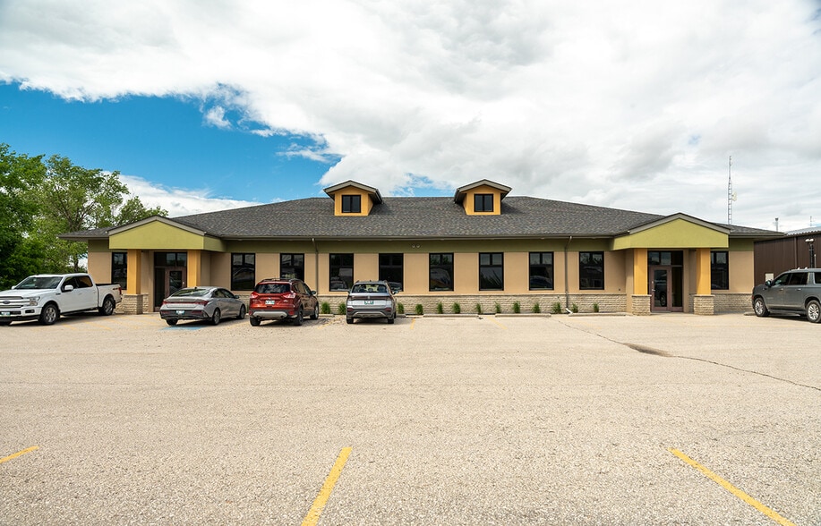211 2nd Av N, Stonewall, MB for sale - Building Photo - Image 2 of 15