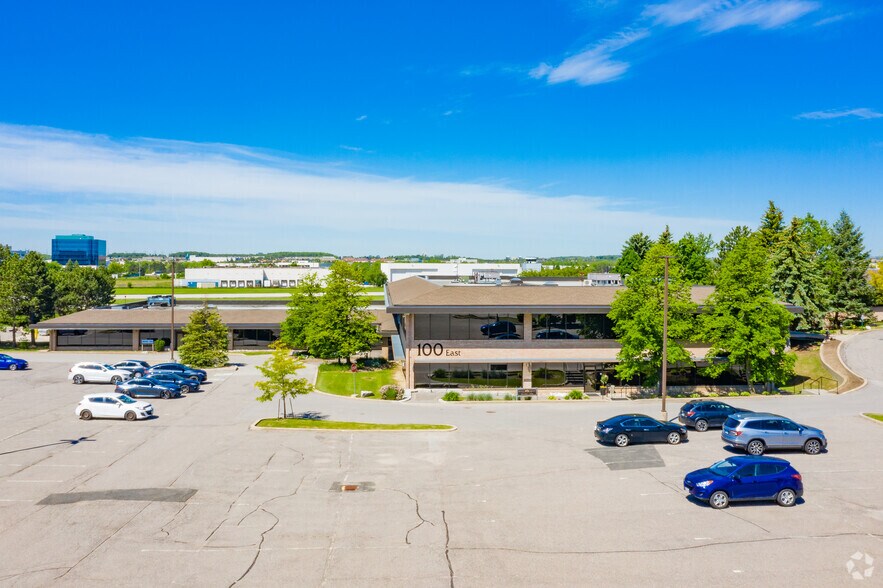 100 Renfrew Dr, Markham, ON for lease - Primary Photo - Image 1 of 5