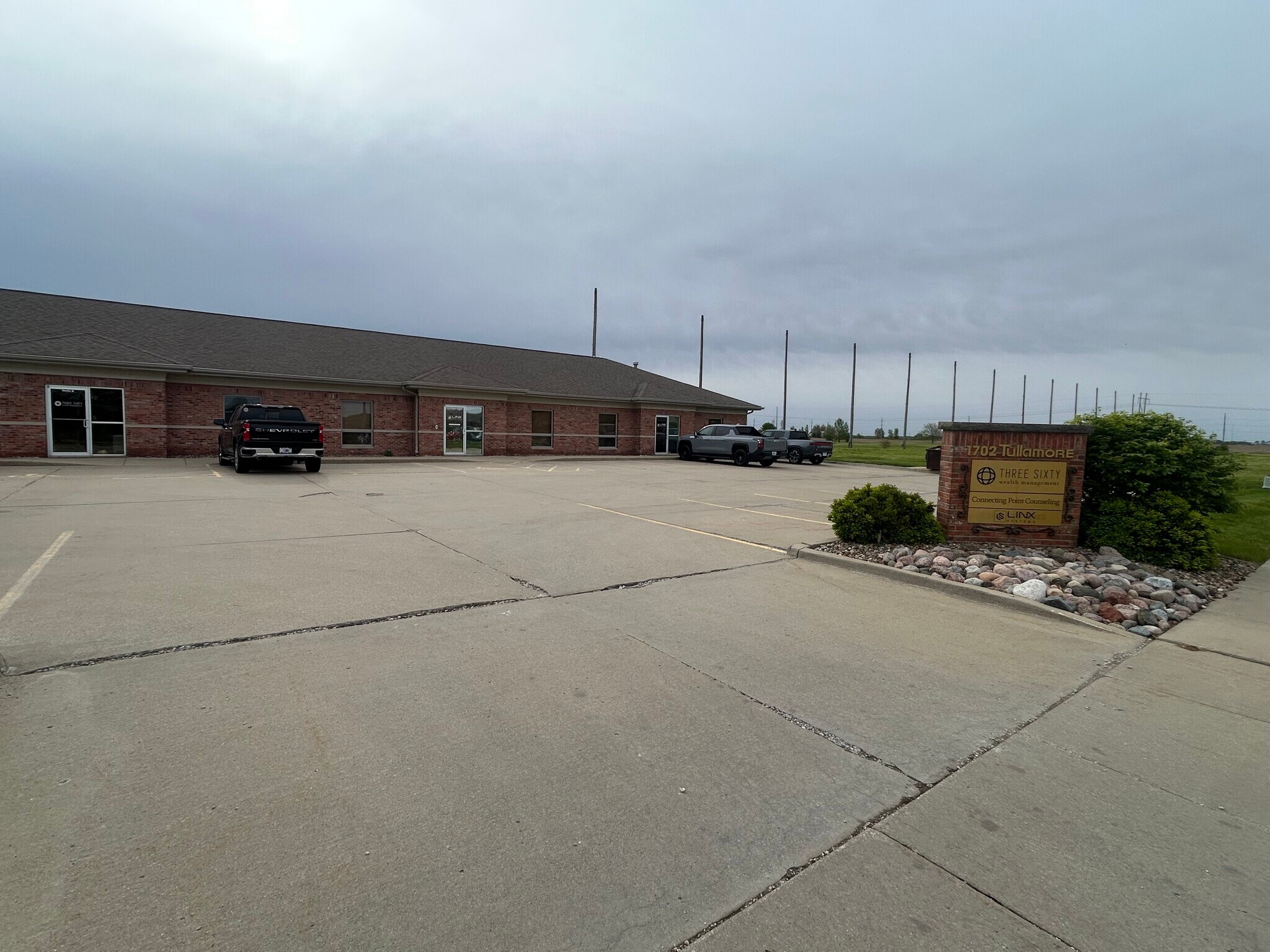 1702 Tullamore Ave, Bloomington, IL for lease Interior Photo- Image 1 of 9