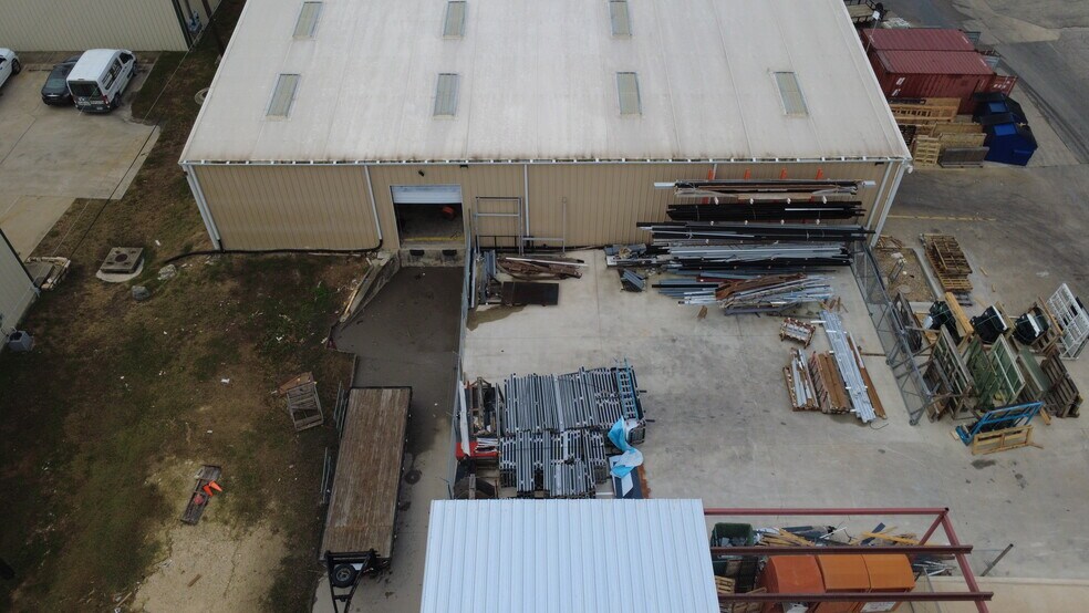 9201 Brown Ln, Austin, TX à vendre - Photo du bâtiment - Image 2 de 5