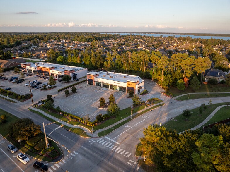 16402 W Lake Houston Pky, Houston, TX à louer - Photo du bâtiment - Image 3 de 4