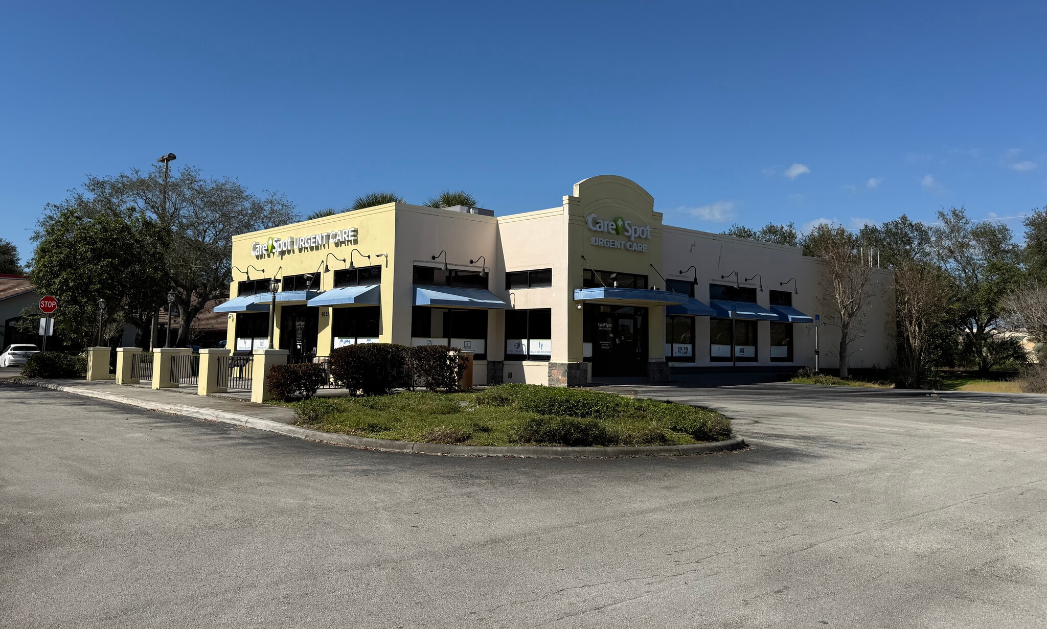 9035 Pines Blvd, Pembroke Pines, FL for lease Primary Photo- Image 1 of 5