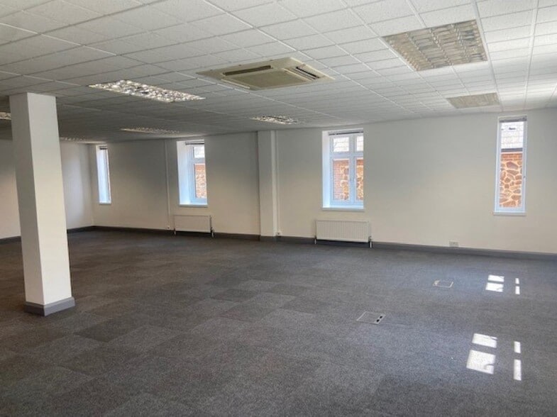 250-256 High St, Dorking for lease - Interior Photo - Image 3 of 4