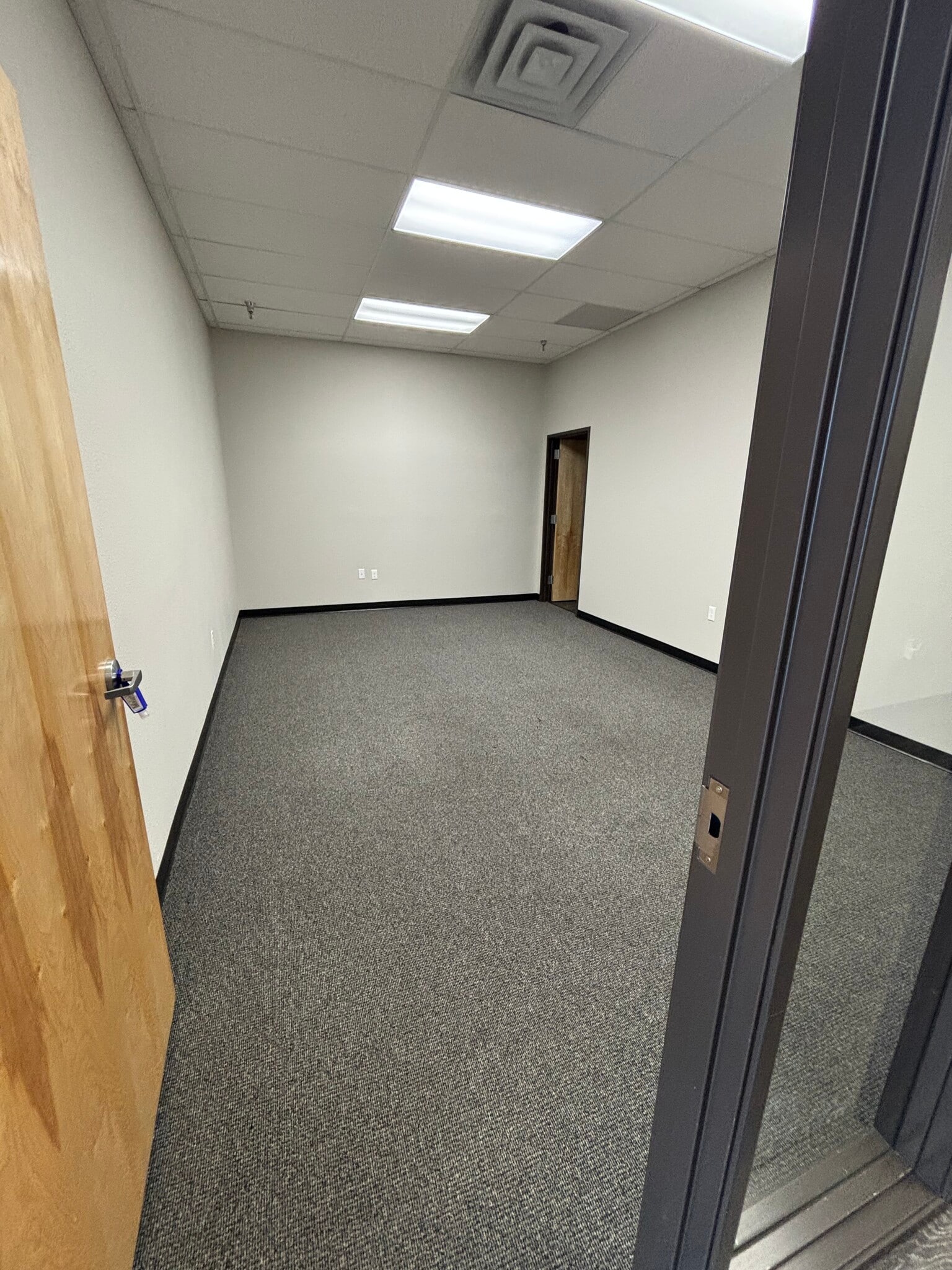 3301 Menaul Blvd NE, Albuquerque, NM for lease Building Photo- Image 1 of 3