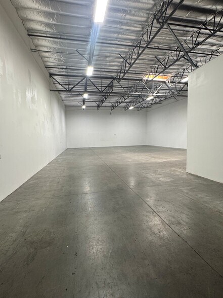 9220-9268 1/2 Hall Rd, Downey, CA à louer - Photo du bâtiment - Image 2 de 12