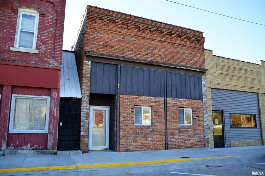 114 Market St, Colchester, IL à vendre - Photo du bâtiment - Image 1 de 10