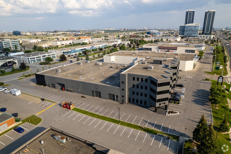 8001 Weston Rd, Vaughan, ON à louer - Photo du bâtiment - Image 2 de 4