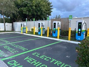 1011-1021 W Hallandale Beach Blvd, Hallandale, FL for lease Interior Photo- Image 2 of 3