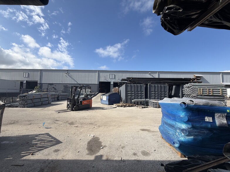 11475-11487 Rocket Blvd, Orlando, FL for lease - Building Photo - Image 2 of 10