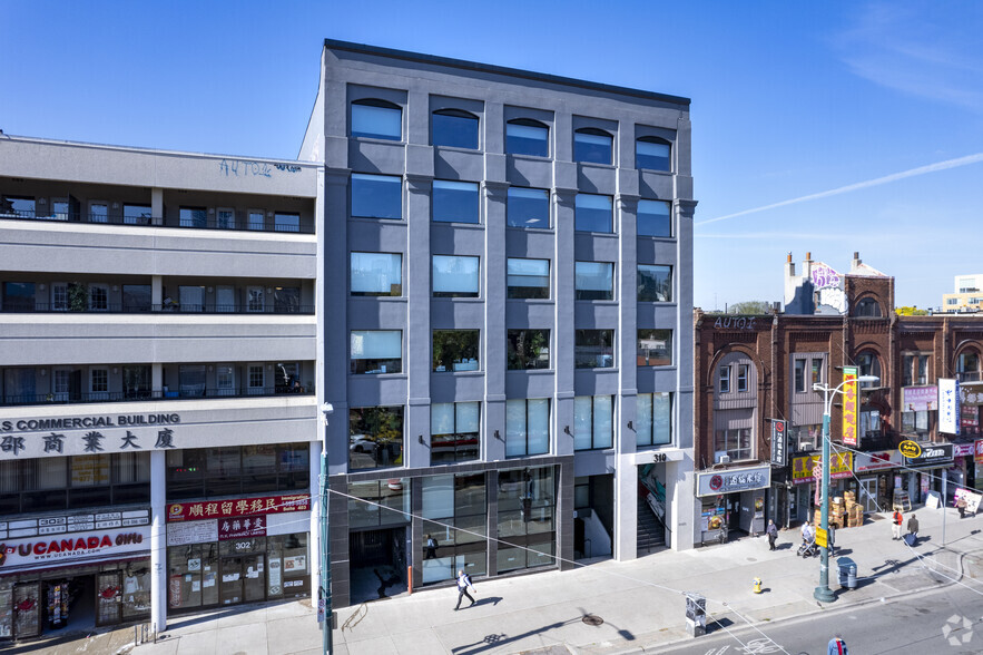 310 Spadina Ave, Toronto, ON for lease - Building Photo - Image 3 of 6