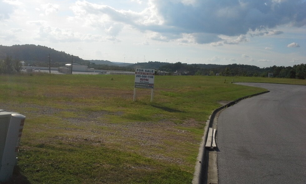 320 Applegate Ln, Pelham, AL for sale - Building Photo - Image 2 of 3