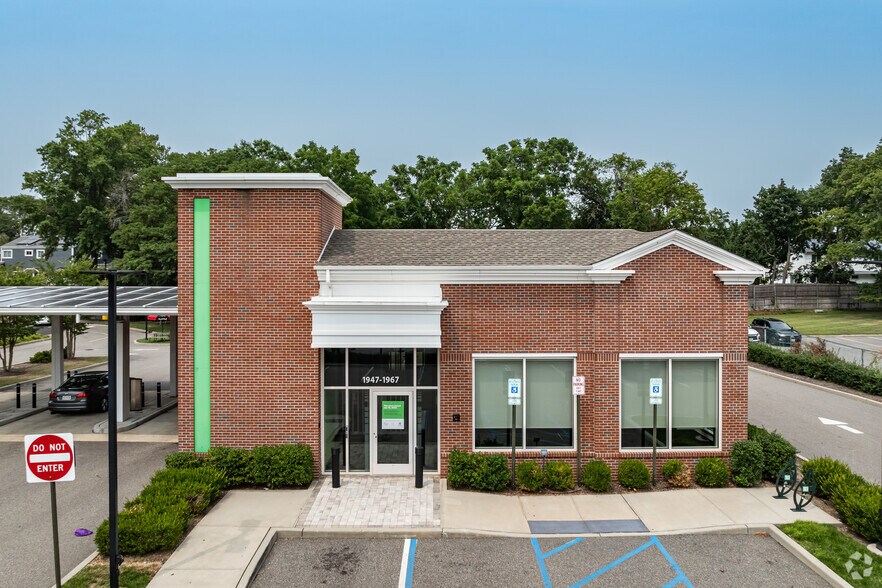 1941 Jericho Tpke, East Northport, NY à louer - Photo du bâtiment - Image 1 de 2