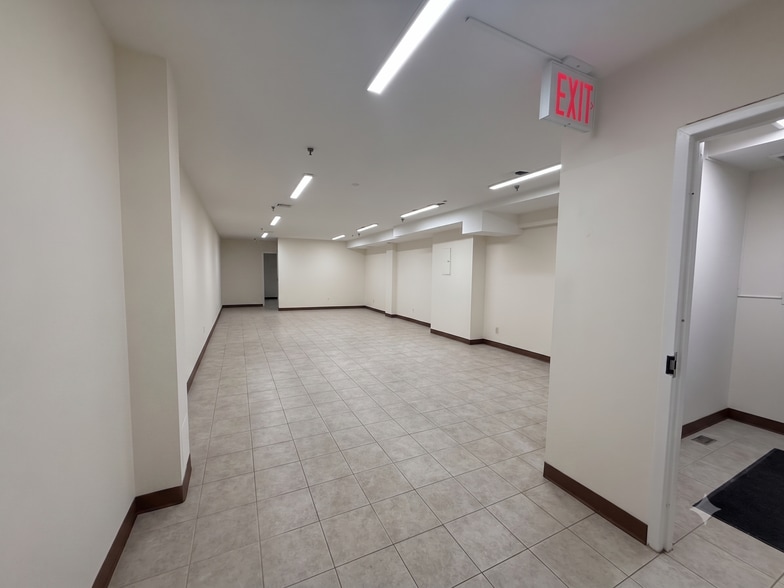 4102 Bell Blvd, Bayside, NY for lease - Building Photo - Image 3 of 14