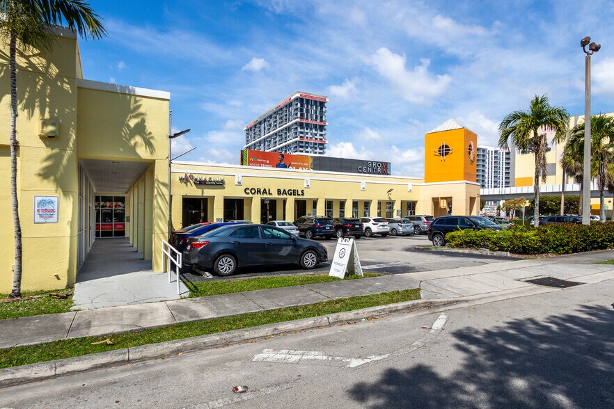 2750 SW 26th Ave, Miami, FL à louer - Photo du bâtiment - Image 2 de 8