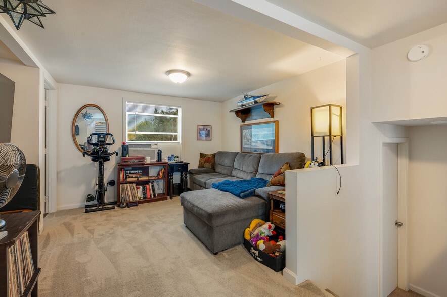 12437 Tukwila International Blvd, Tukwila, WA à vendre - Photo du bâtiment - Image 3 de 11