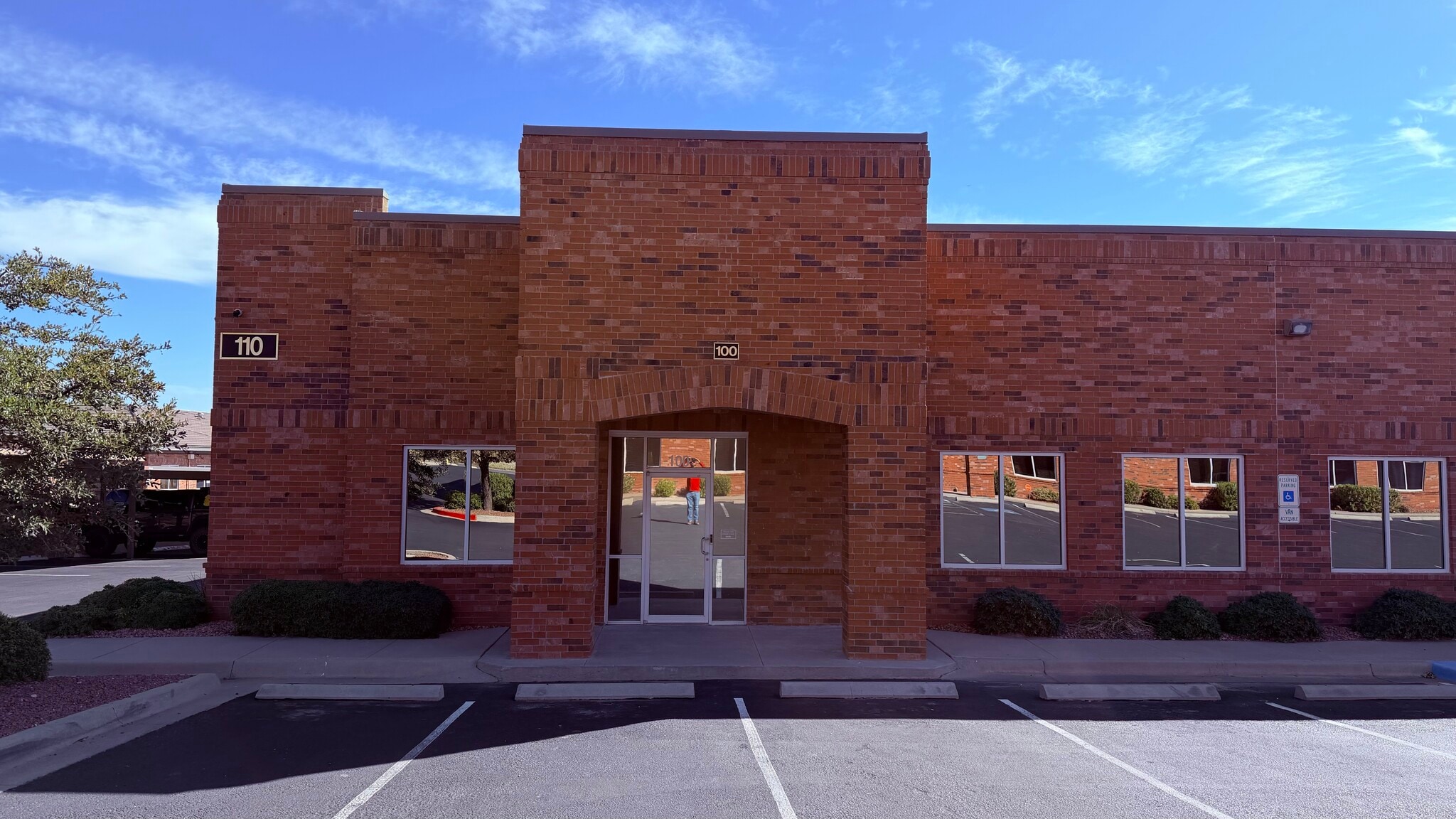 110 Mesa Park Dr, El Paso, TX à louer Photo du bâtiment- Image 1 de 3