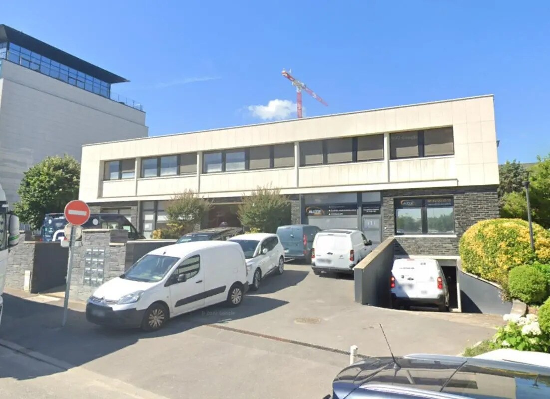 Flex in Nanterre for lease Building Photo- Image 1 of 4
