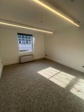 22 Gilbert St, Londres à louer Photo intérieure- Image 2 de 2