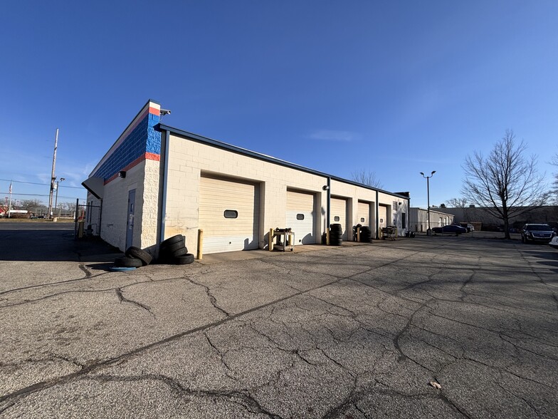 3521 Grape Rd, Mishawaka, IN for lease - Building Photo - Image 2 of 17