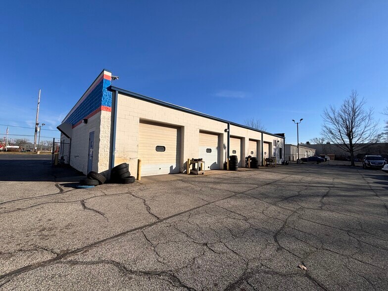 3521 Grape Rd, Mishawaka, IN à vendre - Photo du bâtiment - Image 2 de 19