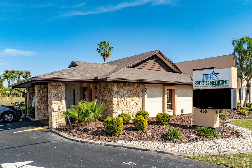 Medical Clinic Portolio portfolio of 3 properties for sale on LoopNet.ca - Primary Photo - Image 1 of 2