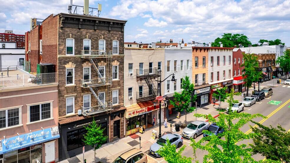 449 Central Ave, Jersey City, NJ à vendre - Photo du bâtiment - Image 2 de 17