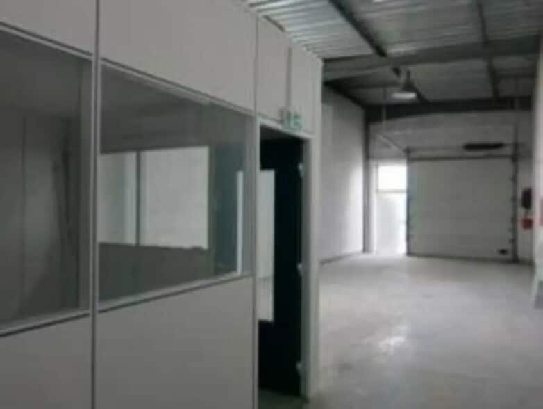 Industrial in Vénissieux for lease - Building Photo - Image 3 of 3