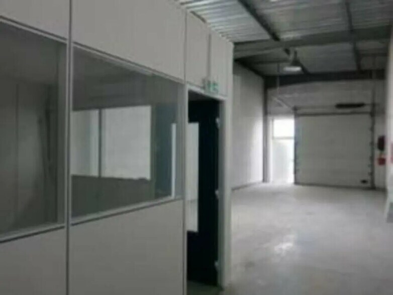 Industriel dans Vénissieux à louer - Photo du bâtiment - Image 3 de 3