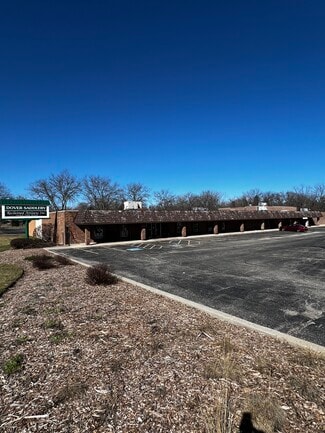 More details for 300 Peterson Rd, Libertyville, IL - Retail, Industrial for Lease