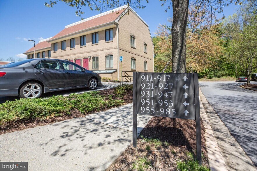 965 Russell Ave, Gaithersburg, MD à louer - Photo du bâtiment - Image 2 de 12