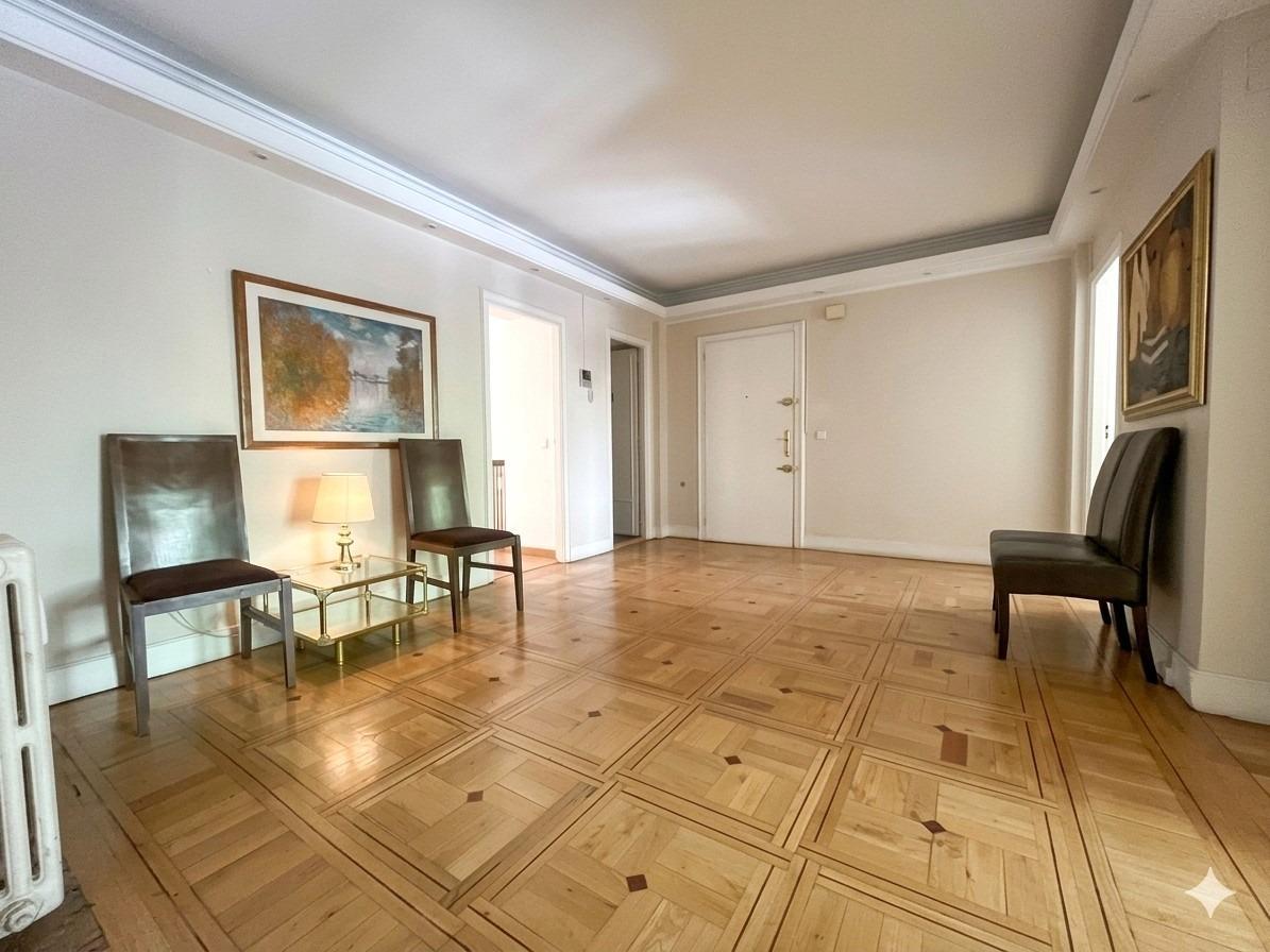 Multifamily in Madrid, Madrid for sale Interior Photo- Image 1 of 7
