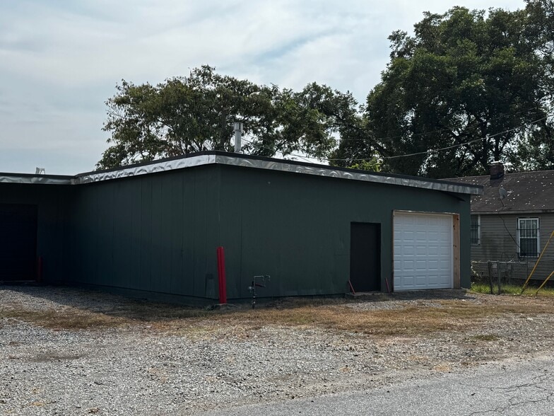 400-404 Dixie Ln, North Little Rock, AR for sale - Building Photo - Image 3 of 17