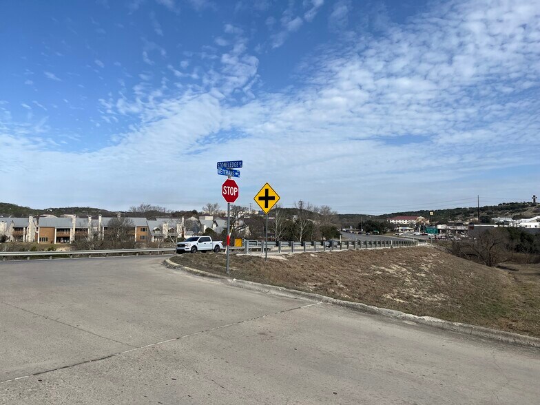 2101 Stoneledge Dr, Kerrville, TX for sale - Building Photo - Image 2 of 4