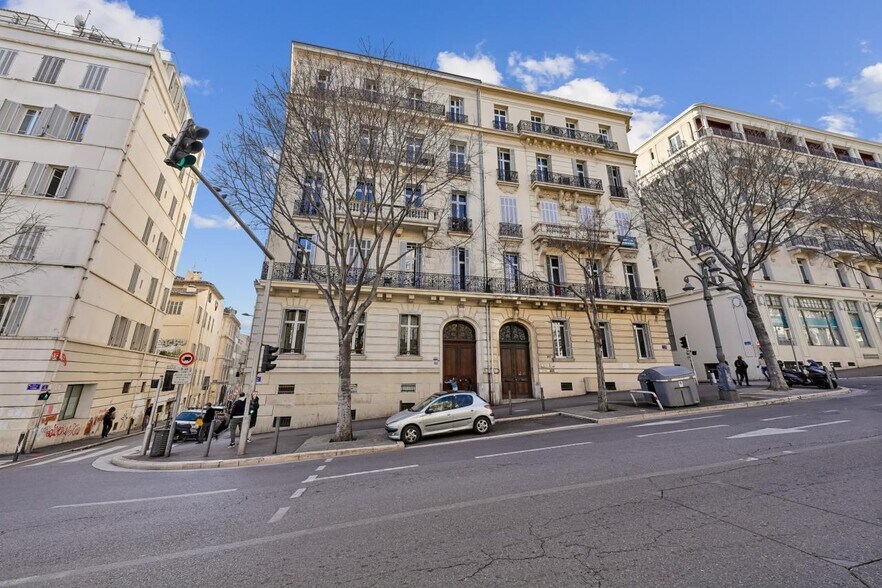 Bureau dans Marseille à louer - Photo du bâtiment - Image 2 de 11
