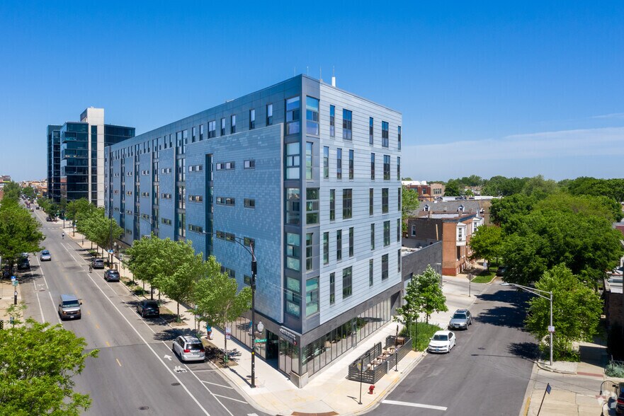 2211 N Milwaukee Ave, Chicago, IL à louer - Photo du bâtiment - Image 2 de 31