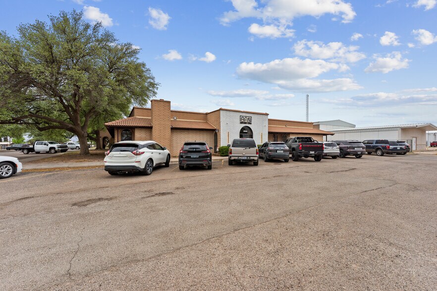 3205 Kermit Hwy, Odessa, TX à vendre - Photo du bâtiment - Image 2 de 18