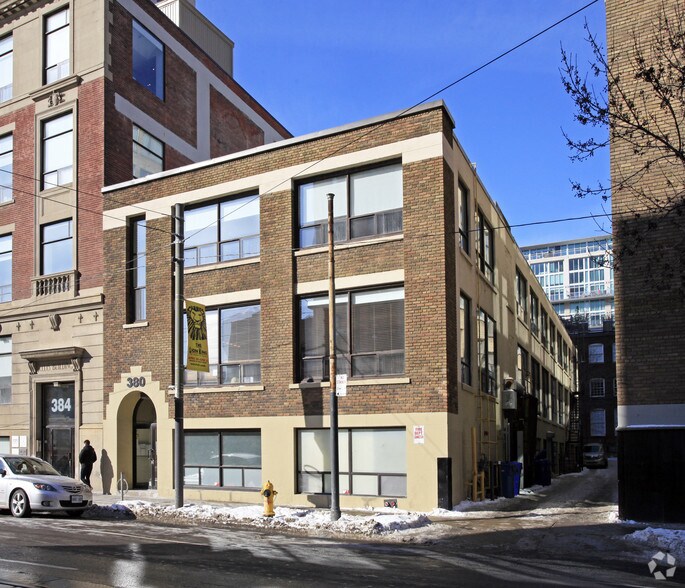 380 Adelaide St W, Toronto, ON à louer - Photo du bâtiment - Image 3 de 4