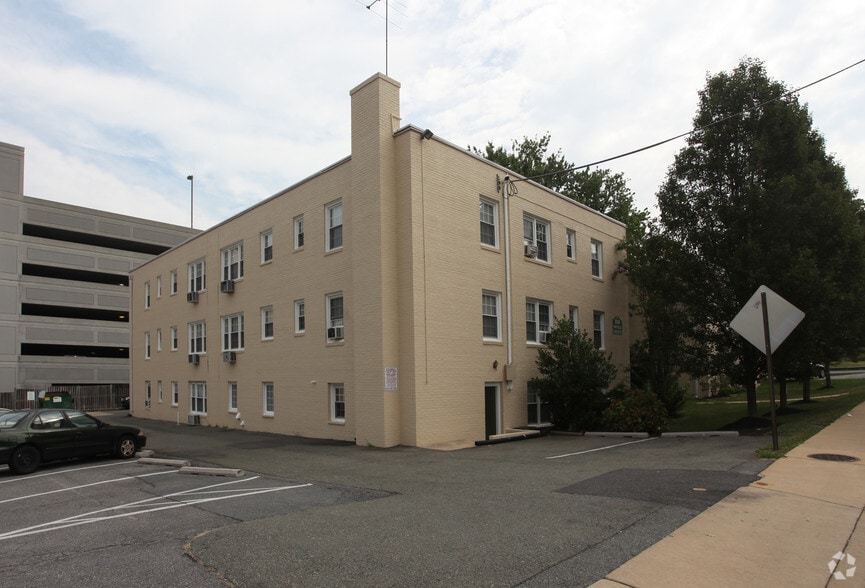 210 Brookes Ave, Gaithersburg, MD for sale - Building Photo - Image 2 of 3