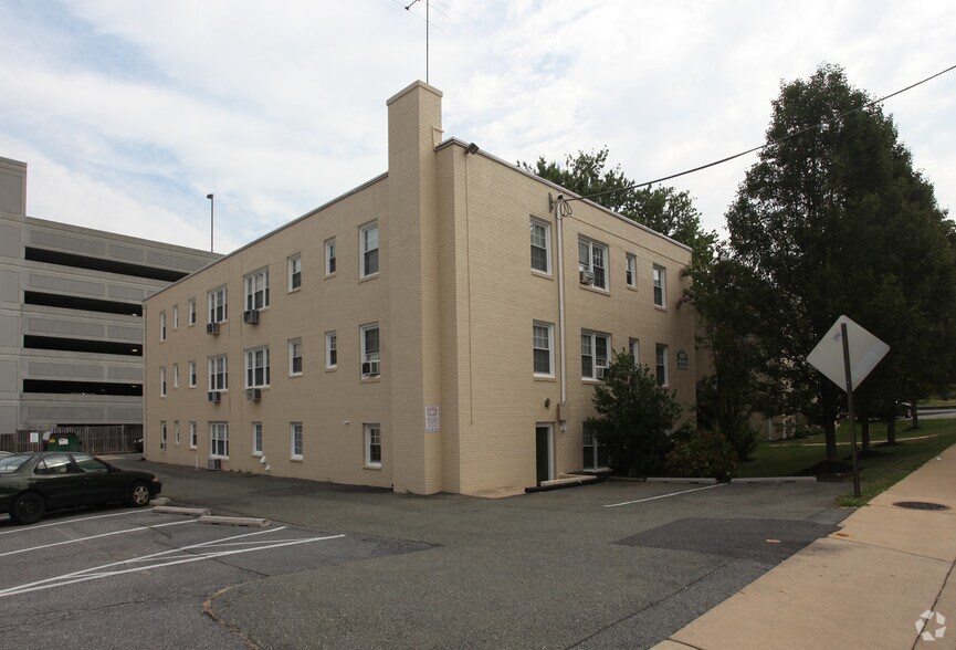 210 Brookes Ave, Gaithersburg, MD à vendre - Photo du bâtiment - Image 2 de 3