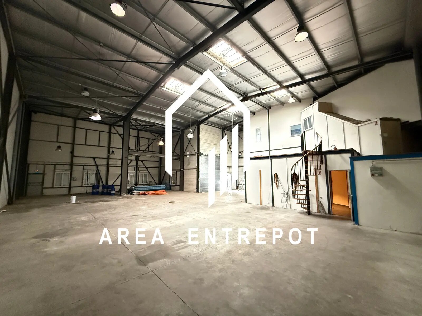 Industrial in Aubagne for lease Interior Photo- Image 1 of 9
