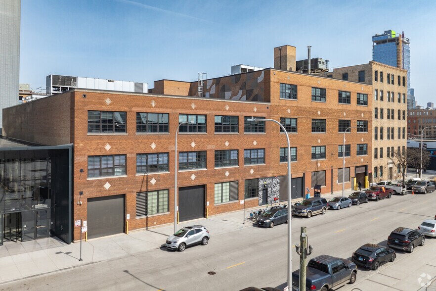 1320 W Fulton St, Chicago, IL à louer - Photo du bâtiment - Image 2 de 15