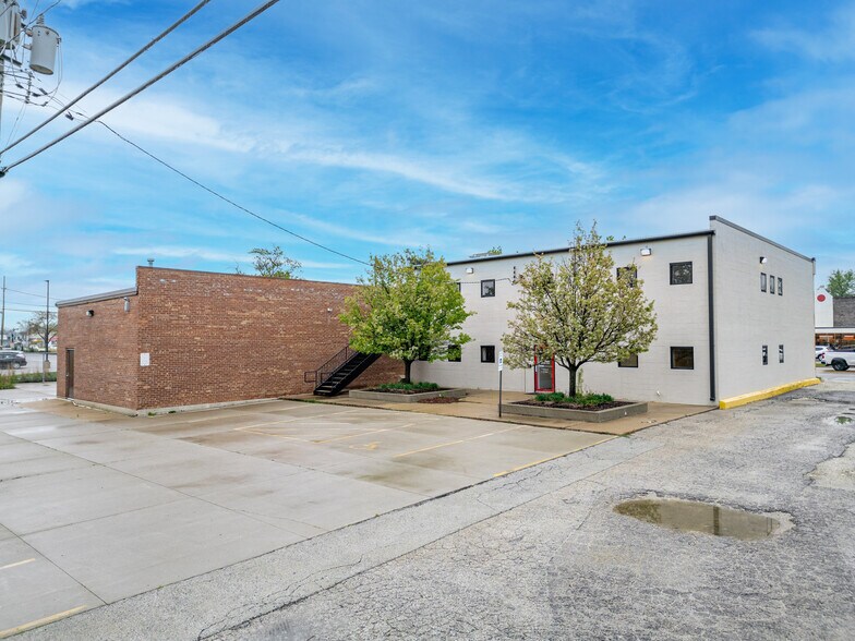 5430 Saint Charles Rd, Berkeley, IL à vendre - Photo du bâtiment - Image 2 de 33