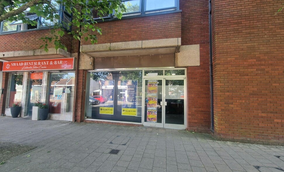 299-313 Fleet Rd, Fleet for lease - Building Photo - Image 1 of 3