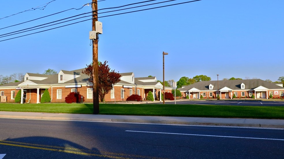 1149 Old Country Rd, Riverhead, NY for lease - Building Photo - Image 1 of 10