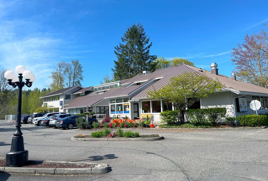 375 NW Gilman Blvd, Issaquah, WA for lease - Building Photo - Image 1 of 3
