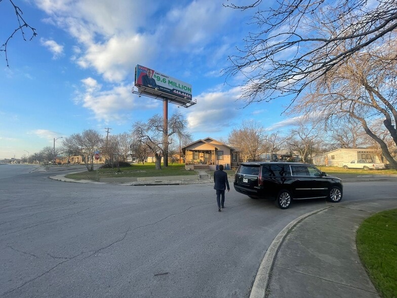 1335,1325, 1329 Edision portfolio of 3 properties for sale on LoopNet.ca - Building Photo - Image 2 of 2